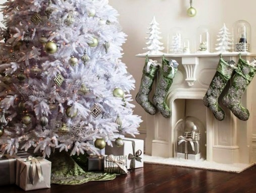 Rayakan Natal Dengan Pohon Putih