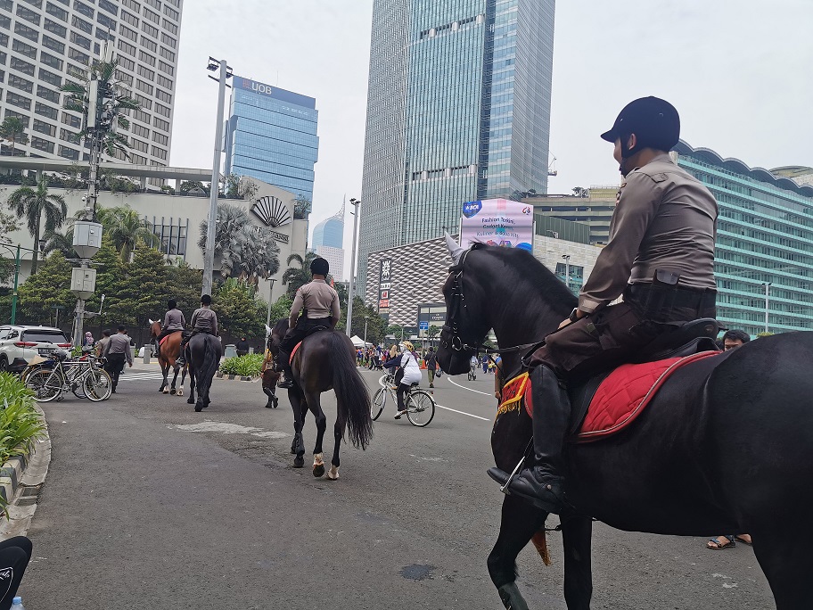 Polisi Berkuda di CFD Jadi Objek Swafoto