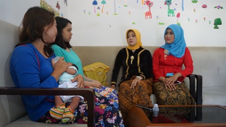 Sambut Hari Kartini, Polwan di Jepara Pakai Kebaya