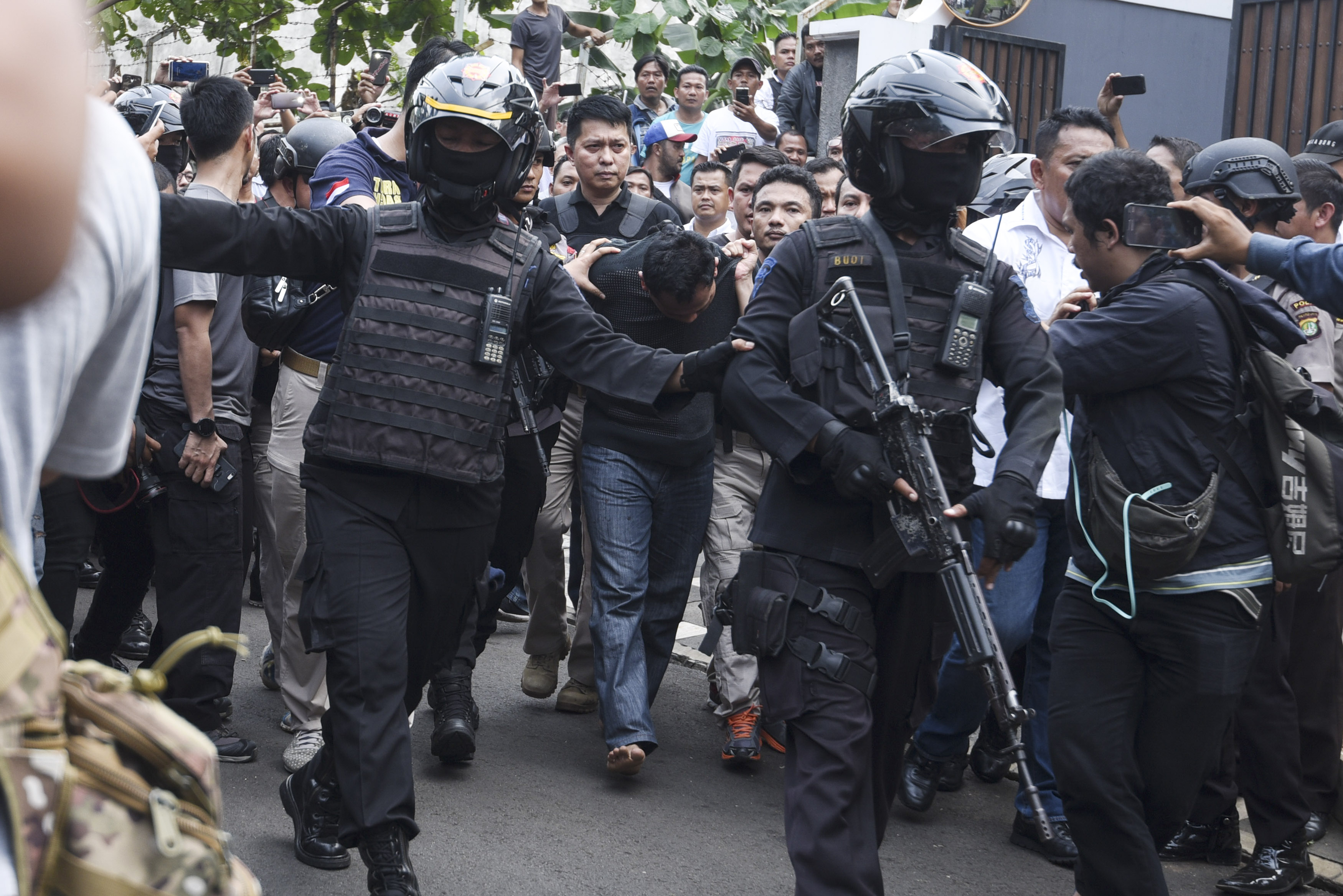 Polisi Amankan Senpi dari Perampok di Pondok Indah
