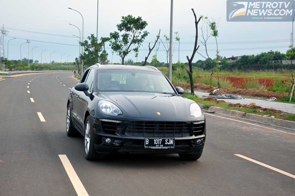 Trik Berkendara Aman, Pandangan Wajib ke Depan