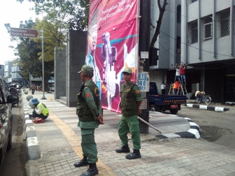 Umbul-umbul Sketsa Wajah Bung Karno Hiasi Kota Bandung
