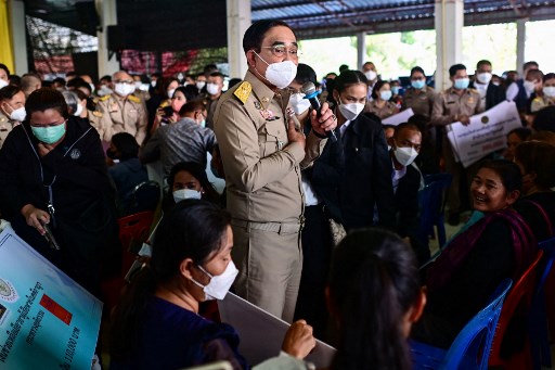 Penuh Duka, Keluarga Korban Penembakan Massal Thailand Luapkan Kesedihan