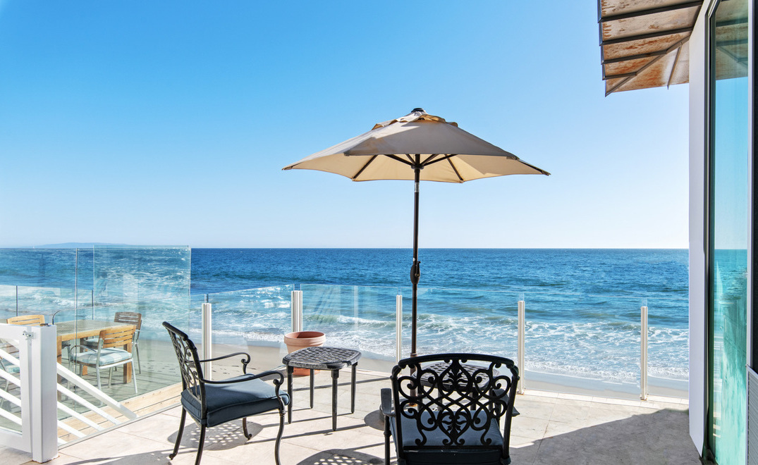 Intip Rumah Pantai Paris Hilton Seharga Rp120 Miliar