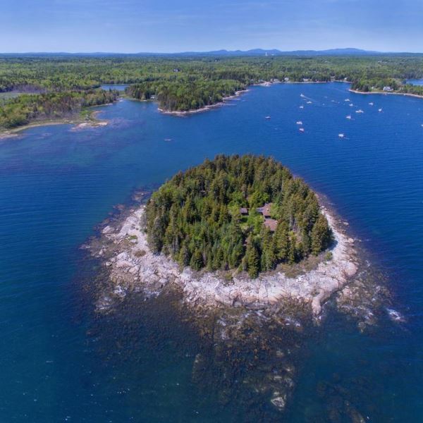 Rumah di Tengah Pulau Dijual Rp19,6 M