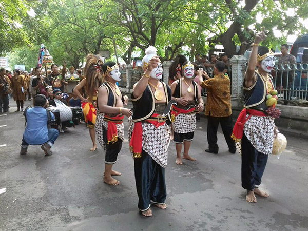 Pedagang Pasar Klewer Dikirab