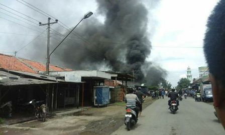 Empat Kios di Tegal Ludes Terbakar