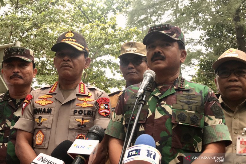 Ombak Tinggi di Pulau Sebaru
