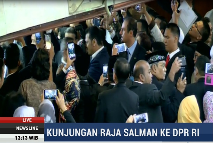 Raja Salman Pidato 3 Menit, Dikerumuni Anggota DPR 9 Menit