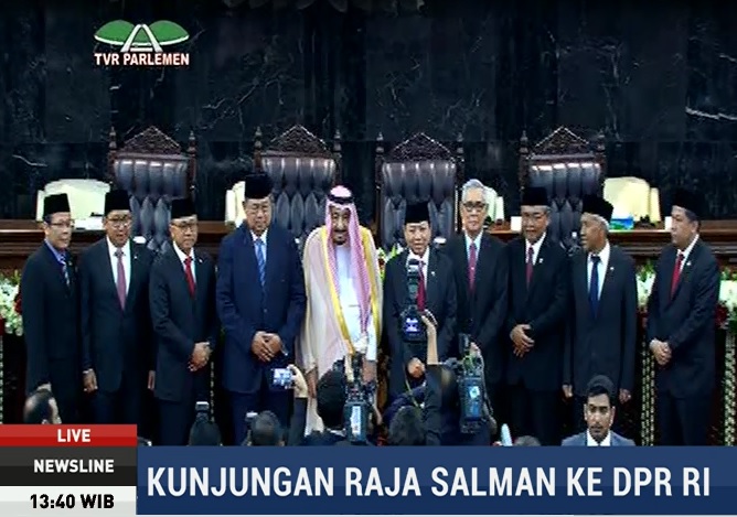 Raja Salman Pidato 3 Menit, Dikerumuni Anggota DPR 9 Menit