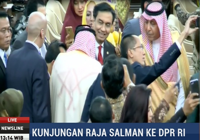 Raja Salman Datang, Anggota Dewan Sibuk Foto-foto