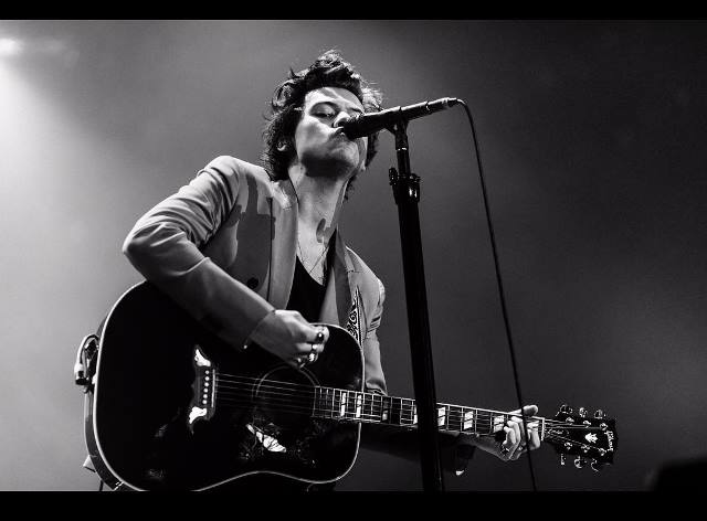 10 Pria Keren Berambut Panjang