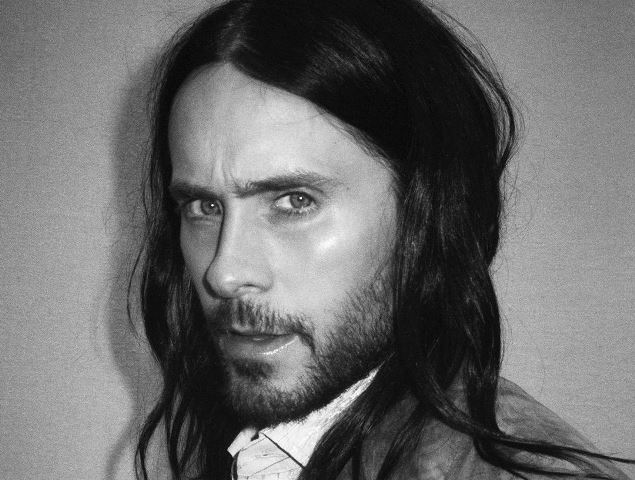 10 Pria Keren Berambut Panjang