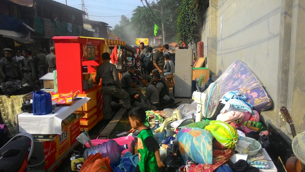 Rumah Digusur, Anak Rawajati tak Sekolah