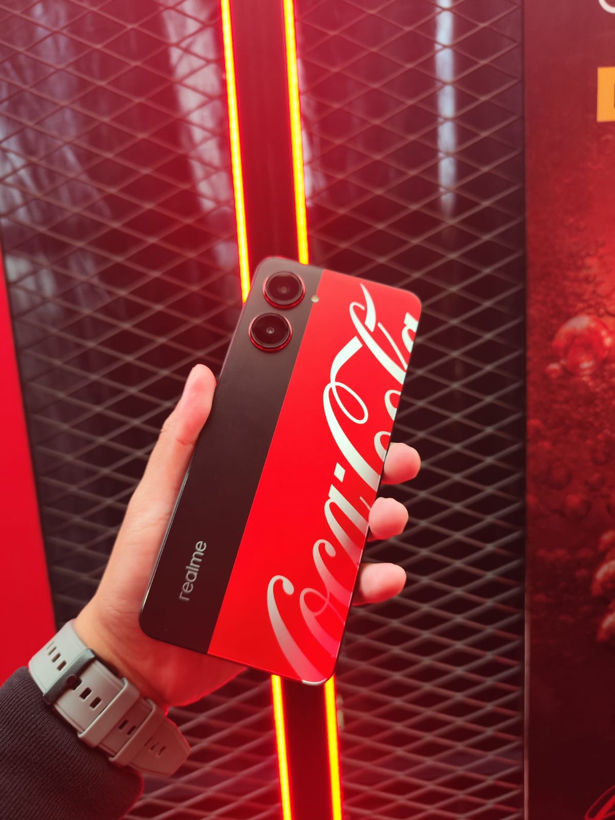 Hands-On realme 10 Pro 5G Coca-Cola Edition, Keren Banget