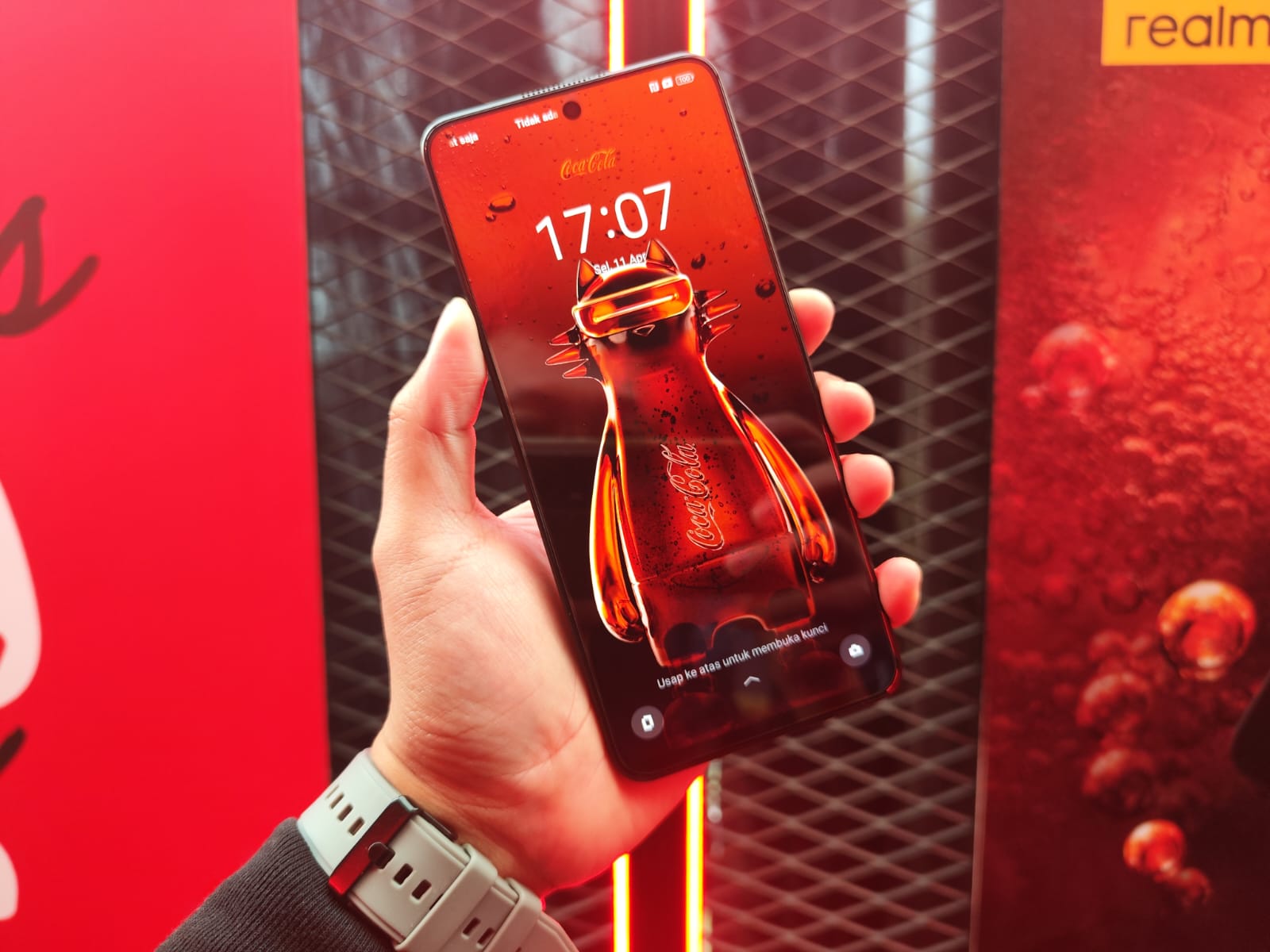 Hands-On realme 10 Pro 5G Coca-Cola Edition, Keren Banget