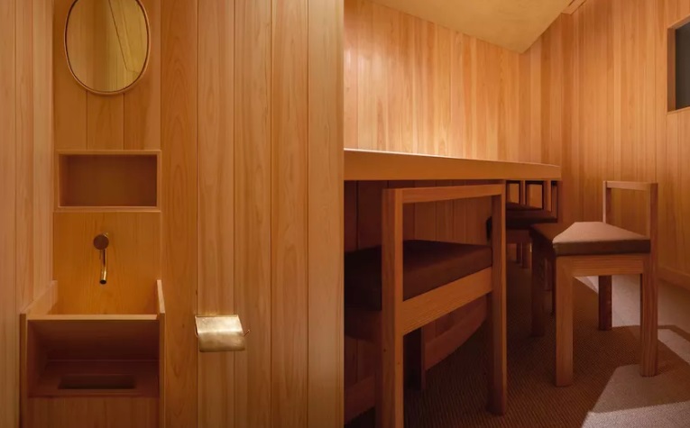Restoran Sushi Minimalis dari Kayu