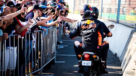 Gagal Finis, Ricciardo Minta Maaf kepada Penggemar