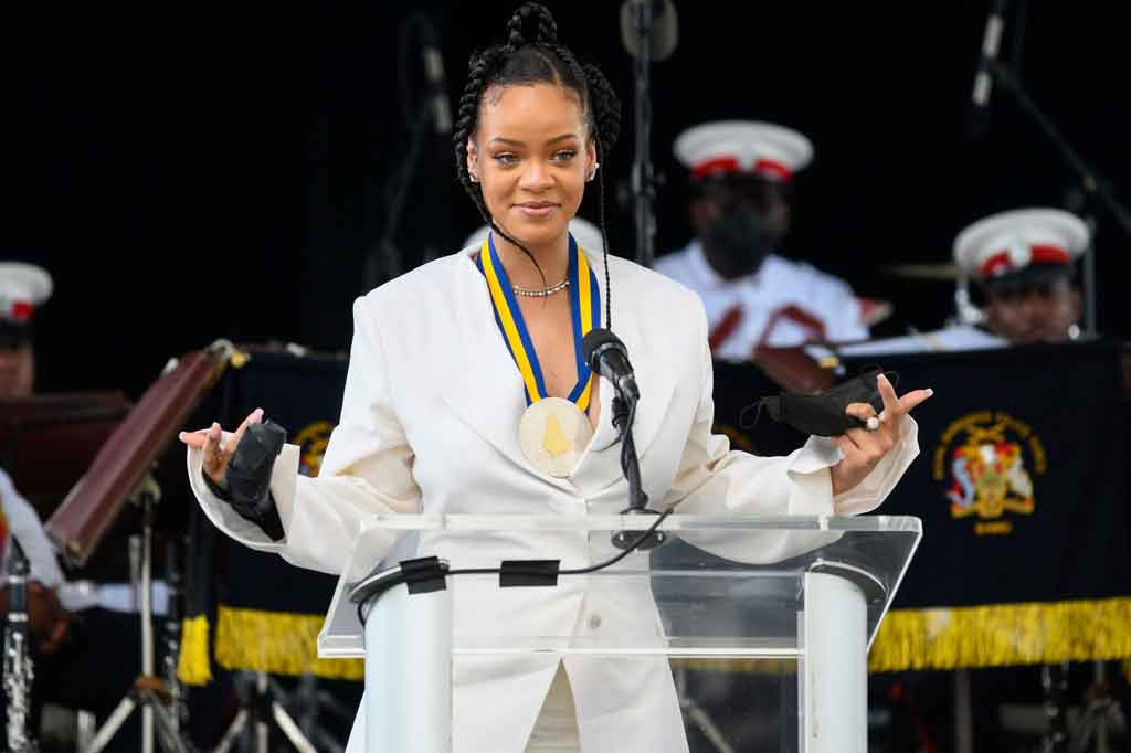 Rihanna diberi gelar pahlawan nasional Barbados.AFP PHOTO/Randy Brooks