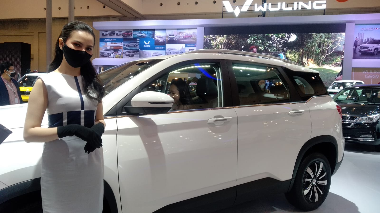 Rini, usher Wuling di GIIAS 2021