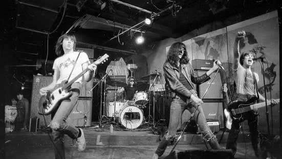 Ripped Clothing, Bukan Hanya Sekedar Tren Pakaian Koyak