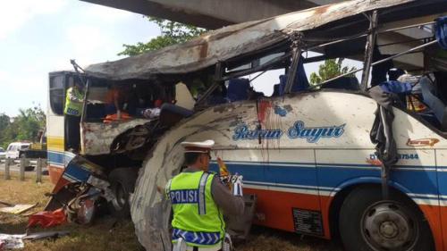 Ini Penampakan Bus Rukun Sayur Usai Kecelakaan di Tol Kanci