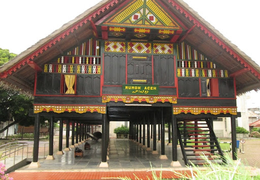 8 Rumah Warisan Nenek Moyang yang Tahan Gempa