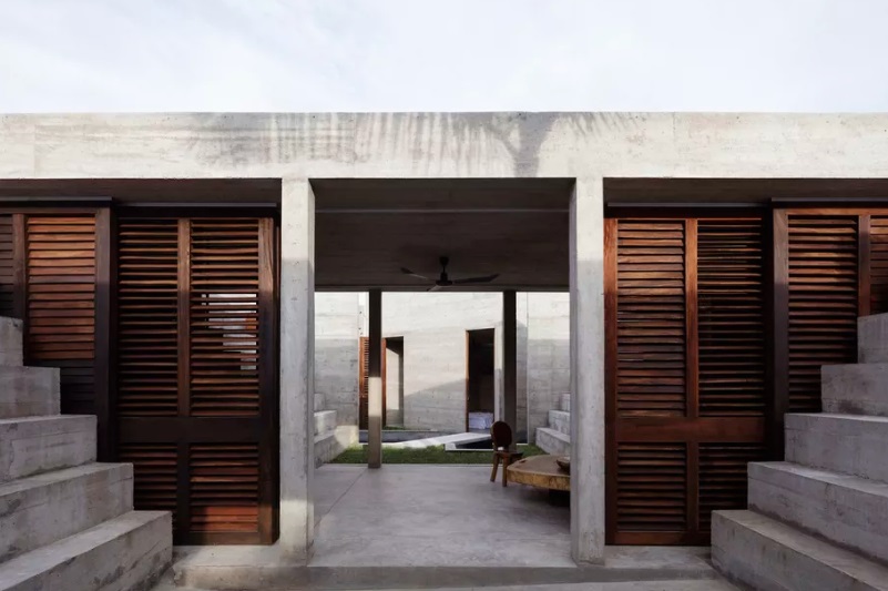 Rumah Beton yang Menyerupai Benteng