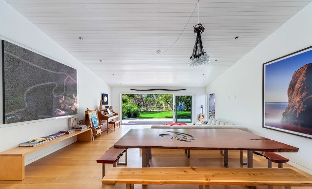 Teduhnya Rumah Vokalis Coldplay Seharga Rp78 Miliar