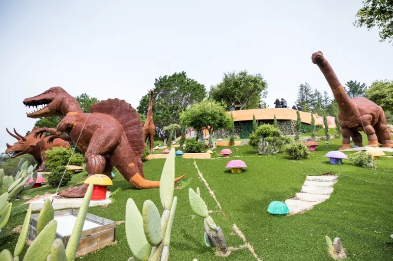 Flintstone House, Hunian Zaman Batu yang Mencolok