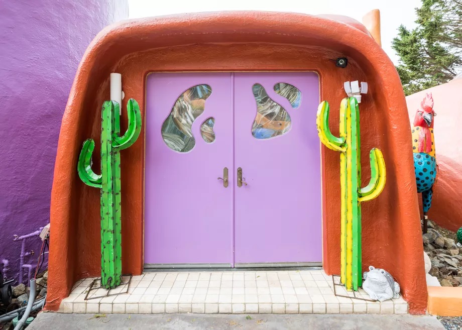 Flintstone House, Hunian Zaman Batu yang Mencolok