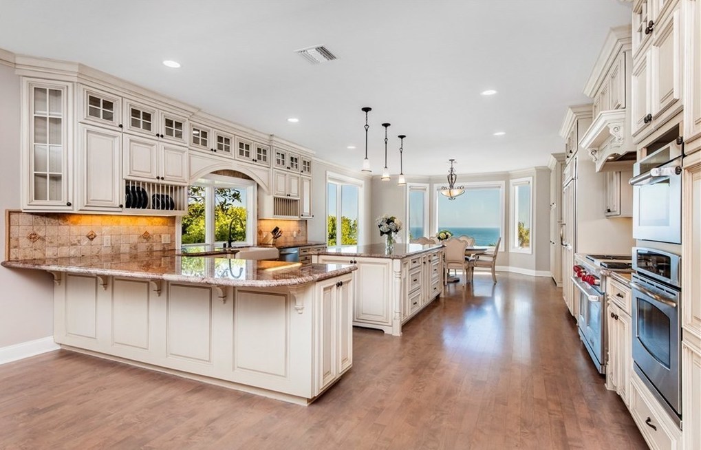 Investor Zoom 'Borong' Dua Properti di California