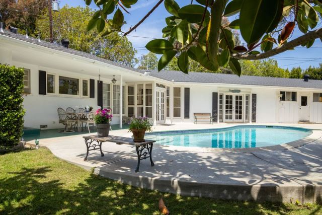 Rumah Mantan Istri Elvis Presley Dijual Rp52 M