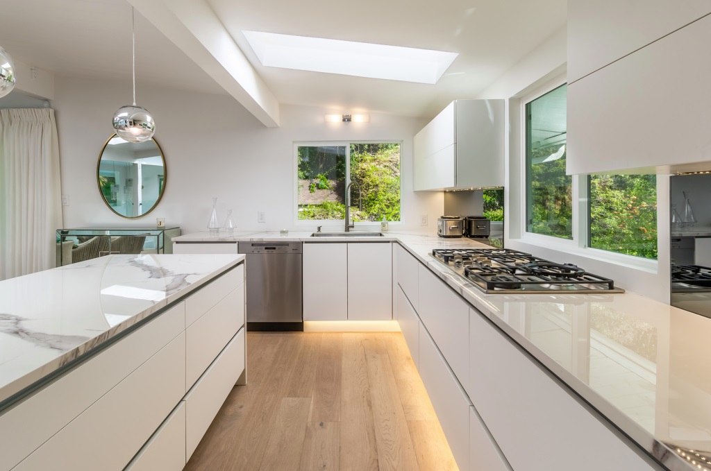 Rumah Ini Pernah Disewa Anne Hathaway hingga Rihanna
