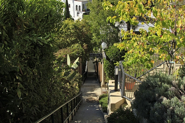 High Tower Court, Kompleks Hunian Eksklusif di Los Angeles