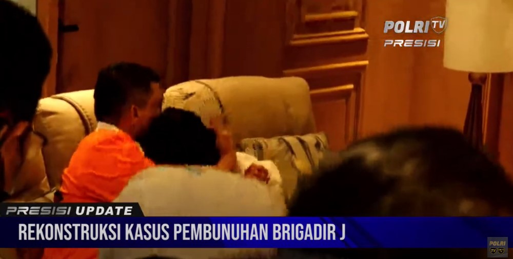 Momen Mesra Ferdy Sambo dan Putri Candrawathi Saat Rekonstruksi Kasus Pembunuhan Brigadir J