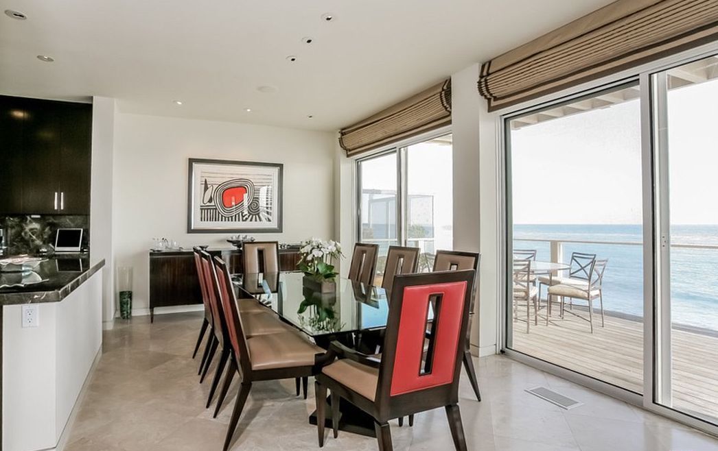 Punya 17 Properti, Sandra Bullock Borong Tiga Rumah Lain di Malibu