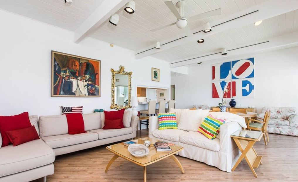 Punya 17 Properti, Sandra Bullock Borong Tiga Rumah Lain di Malibu