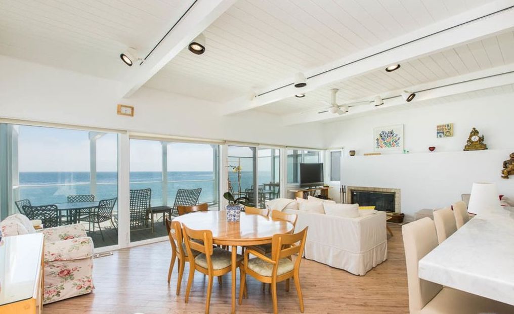 Punya 17 Properti, Sandra Bullock Borong Tiga Rumah Lain di Malibu