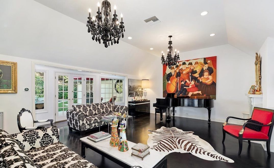 Punya 17 Properti, Sandra Bullock Borong Tiga Rumah Lain di Malibu