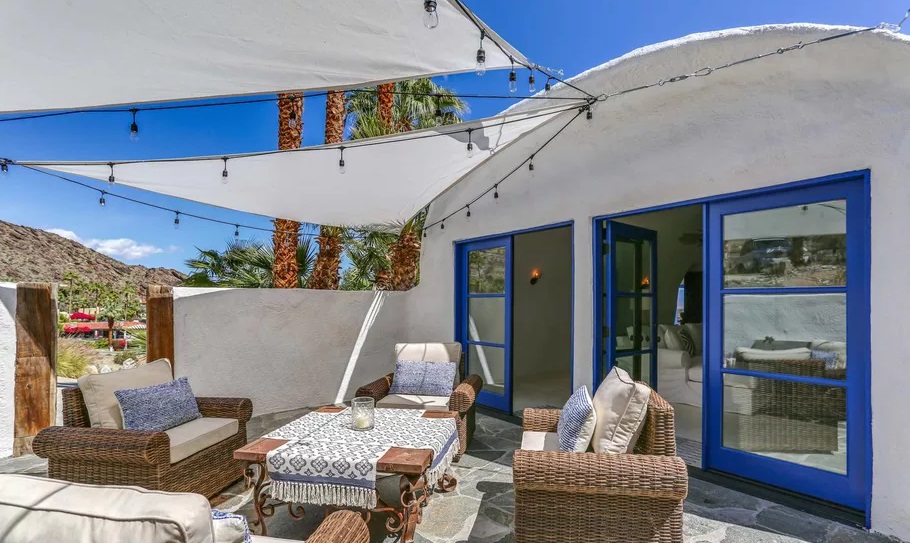 Rumah Putih Biru ala Santorini Dijual Rp44 Miliar