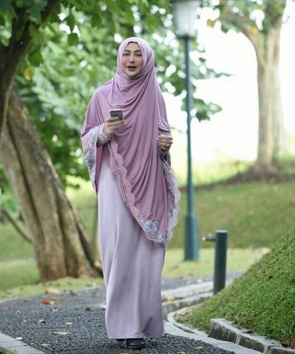 Meski Syar'i, Rancangan Baju Muslim Sarah Vi Tetap Modis