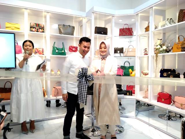 Pilih Scarf Berbahan Voal yang Nyaman