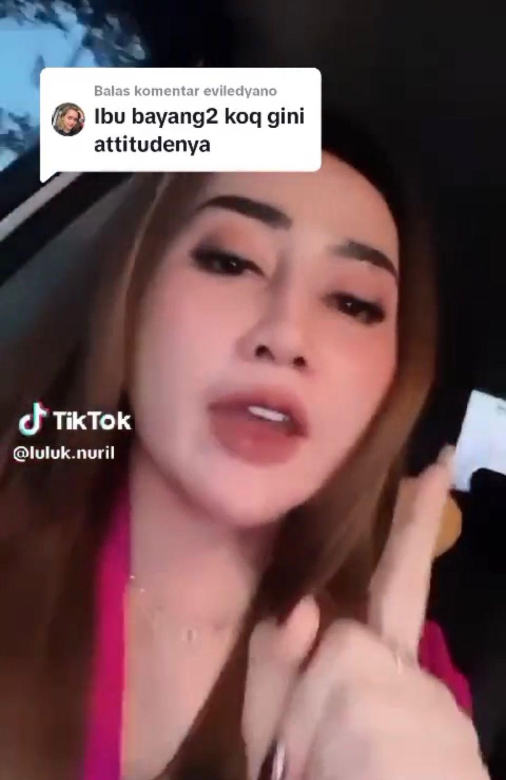Viral Seleb TikTok Probolinggo karena Marahi Siswi Magang, Ternyata Istri Polisi