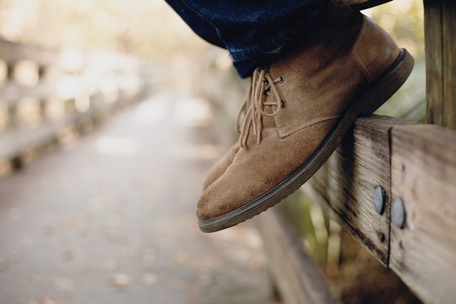 Cara Membersihkan dan Menyemir Sepatu Kulit
