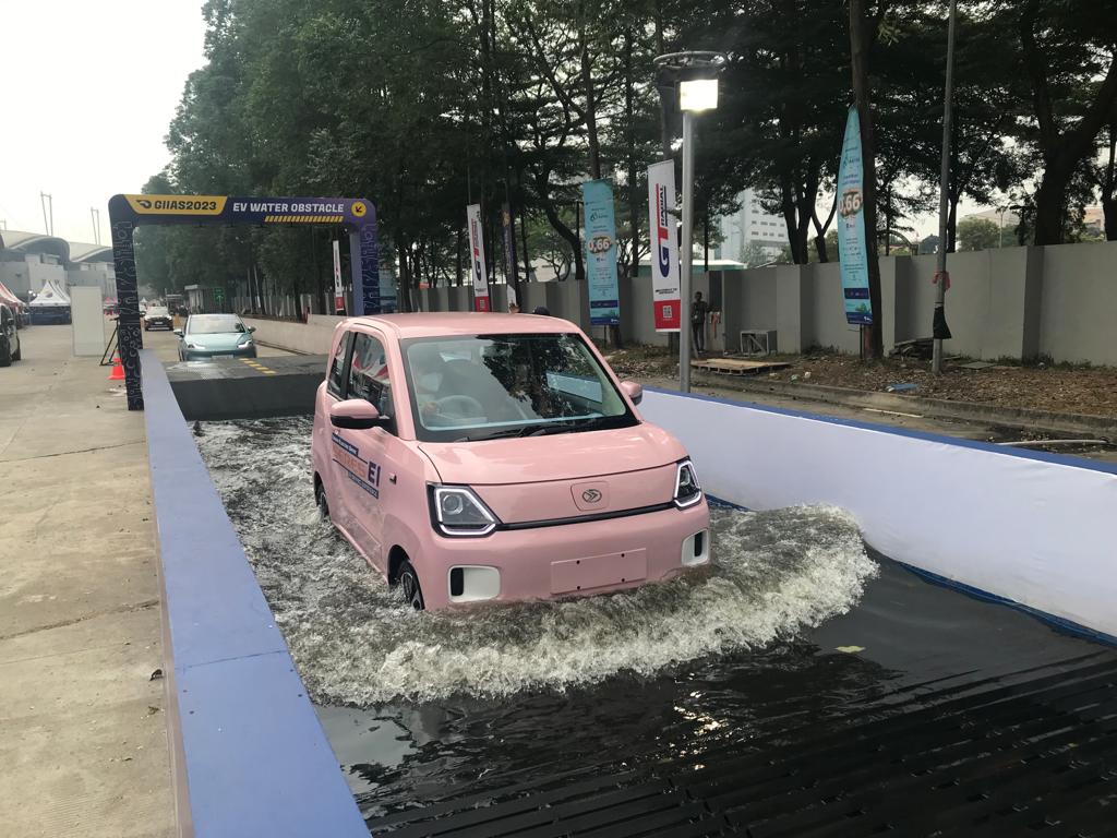 Kesan Pertama Jajal Mobil Listrik Mungil Seres E1, Begini Sensasinya