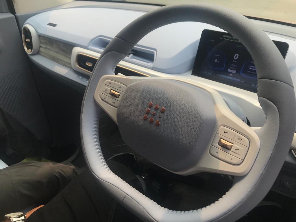 Kesan Pertama Jajal Mobil Listrik Mungil Seres E1, Begini Sensasinya