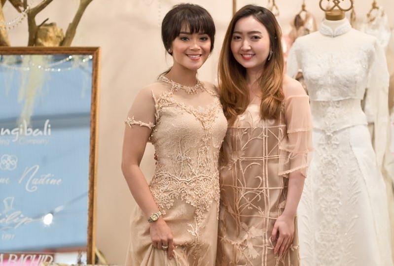 Dominique Nadine Rancang Gaun Foto Pranikah Sheza Idris