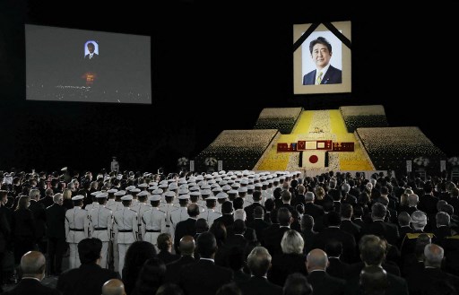 Protes Warga Jepang Terbelah saat Shinzo Abe Dimakamkan, Gak Ada Empati?