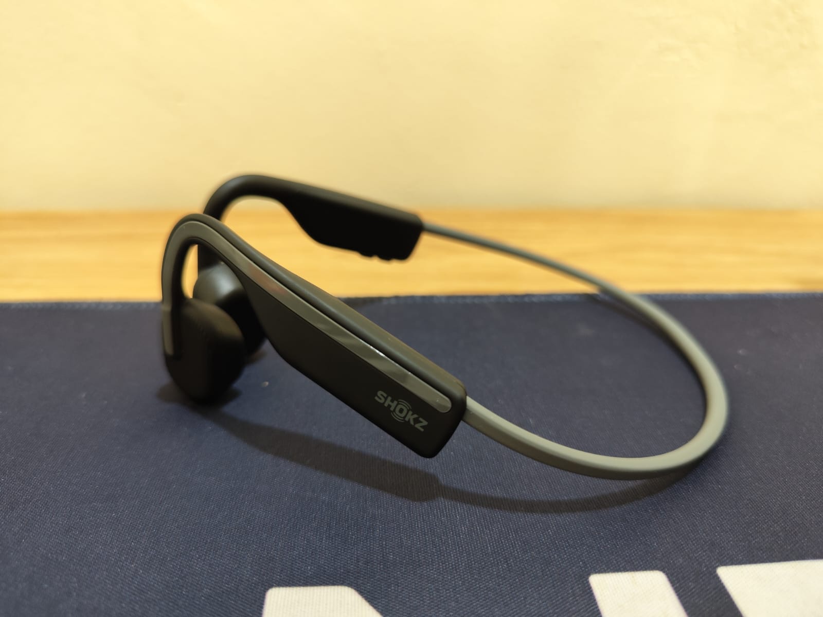 Review Shokz OpenMove, Headphone Olahraga Desain Gak Biasa